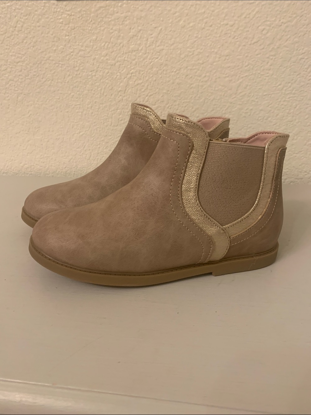 Harper Canyon Girls Taupe Chelsea Boots with Metallic Trim